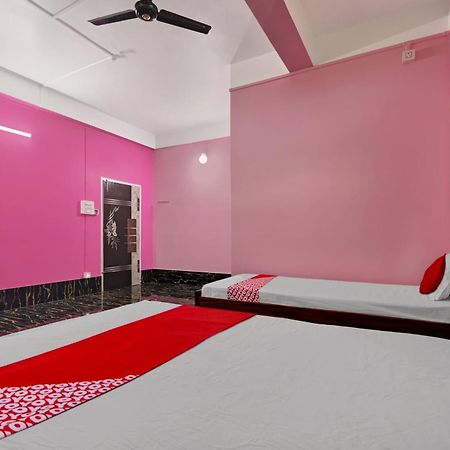 Oyo Flagship The Brahmaputra Homestay Guwahati Exteriör bild