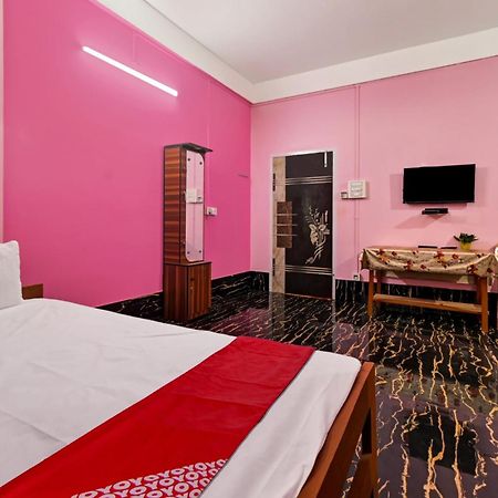 Oyo Flagship The Brahmaputra Homestay Guwahati Exteriör bild