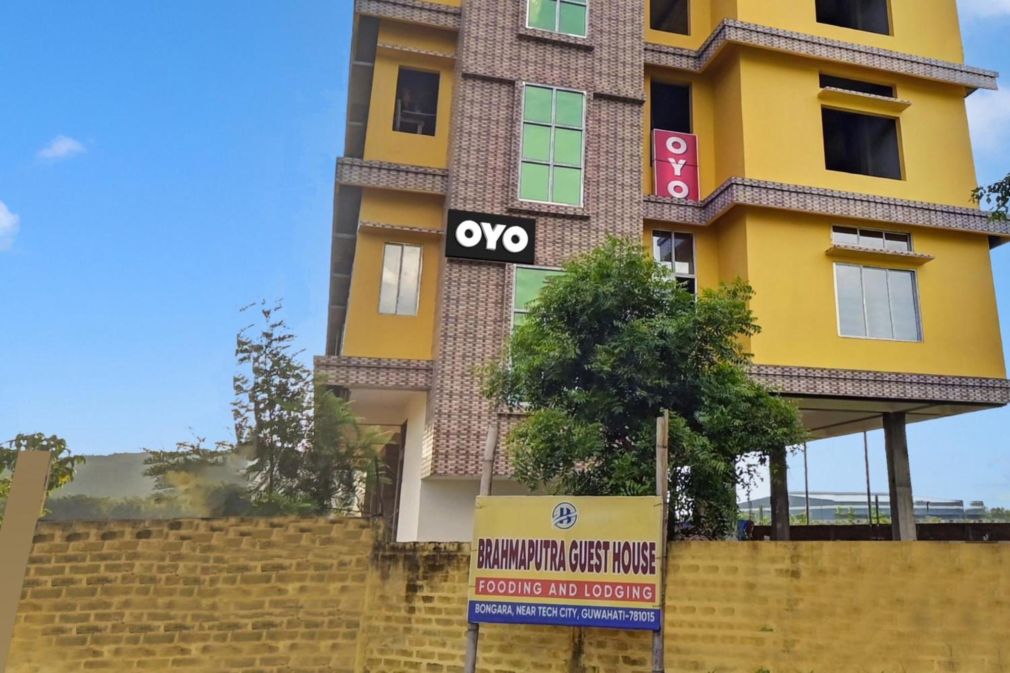 Oyo Flagship The Brahmaputra Homestay Guwahati Exteriör bild