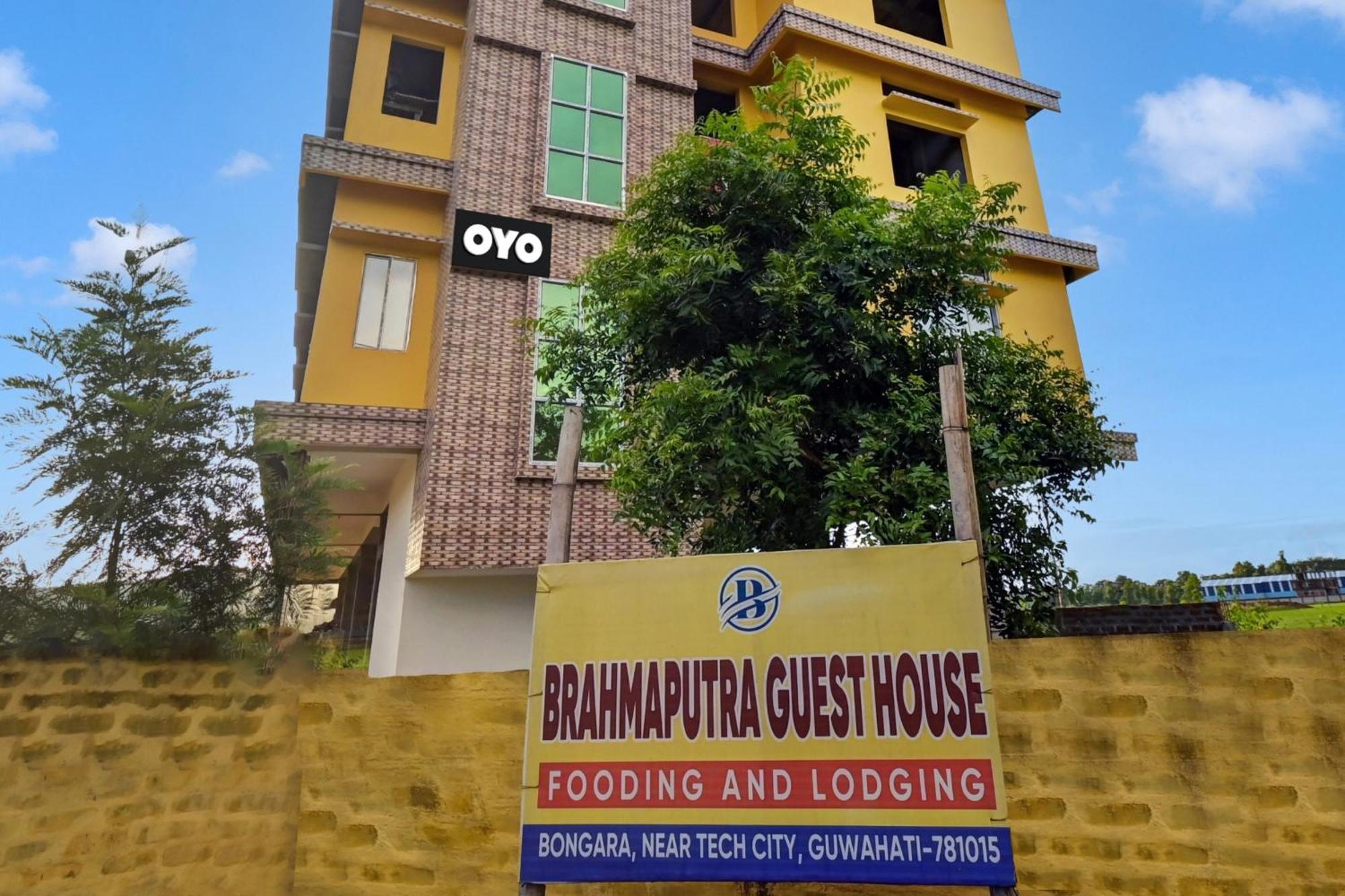 Oyo Flagship The Brahmaputra Homestay Guwahati Exteriör bild