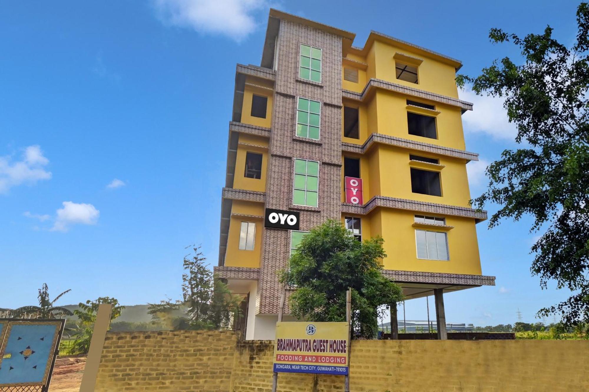 Oyo Flagship The Brahmaputra Homestay Guwahati Exteriör bild