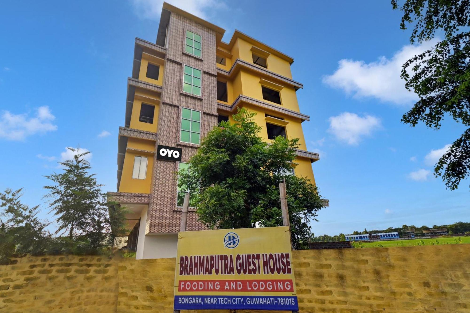 Oyo Flagship The Brahmaputra Homestay Guwahati Exteriör bild