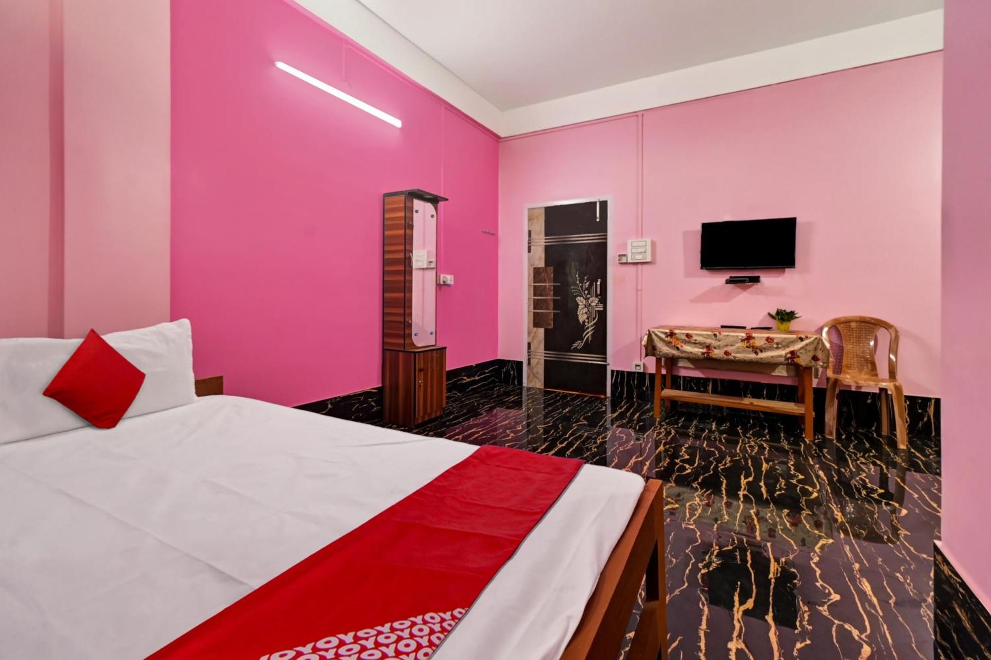 Oyo Flagship The Brahmaputra Homestay Guwahati Exteriör bild