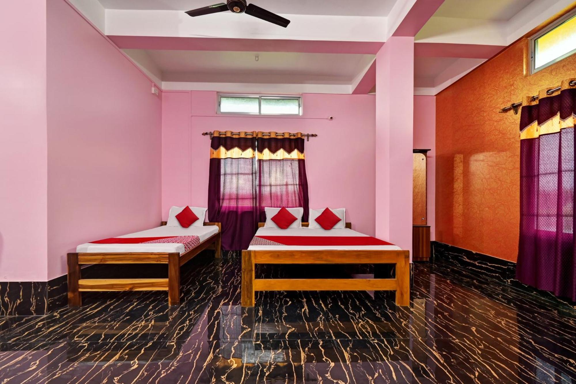 Oyo Flagship The Brahmaputra Homestay Guwahati Exteriör bild